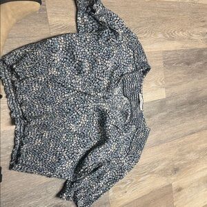 Abercrombie & Fitch Navy and White Floral Blouse size large